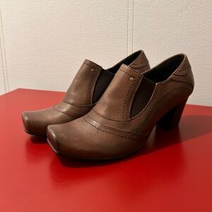 Sekoia Women's Brown Leather Heeled Slip-On Ankle Booties Size 39 fits as 8 US